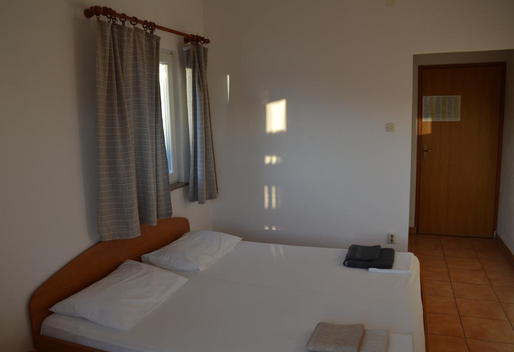 Apartments Burcul Pag Pag Town Zimmer foto